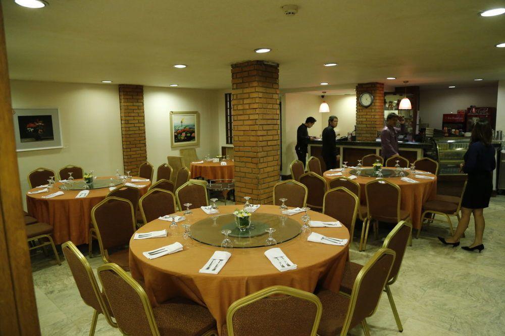 Villa Caceres Hotel Нага Экстерьер фото