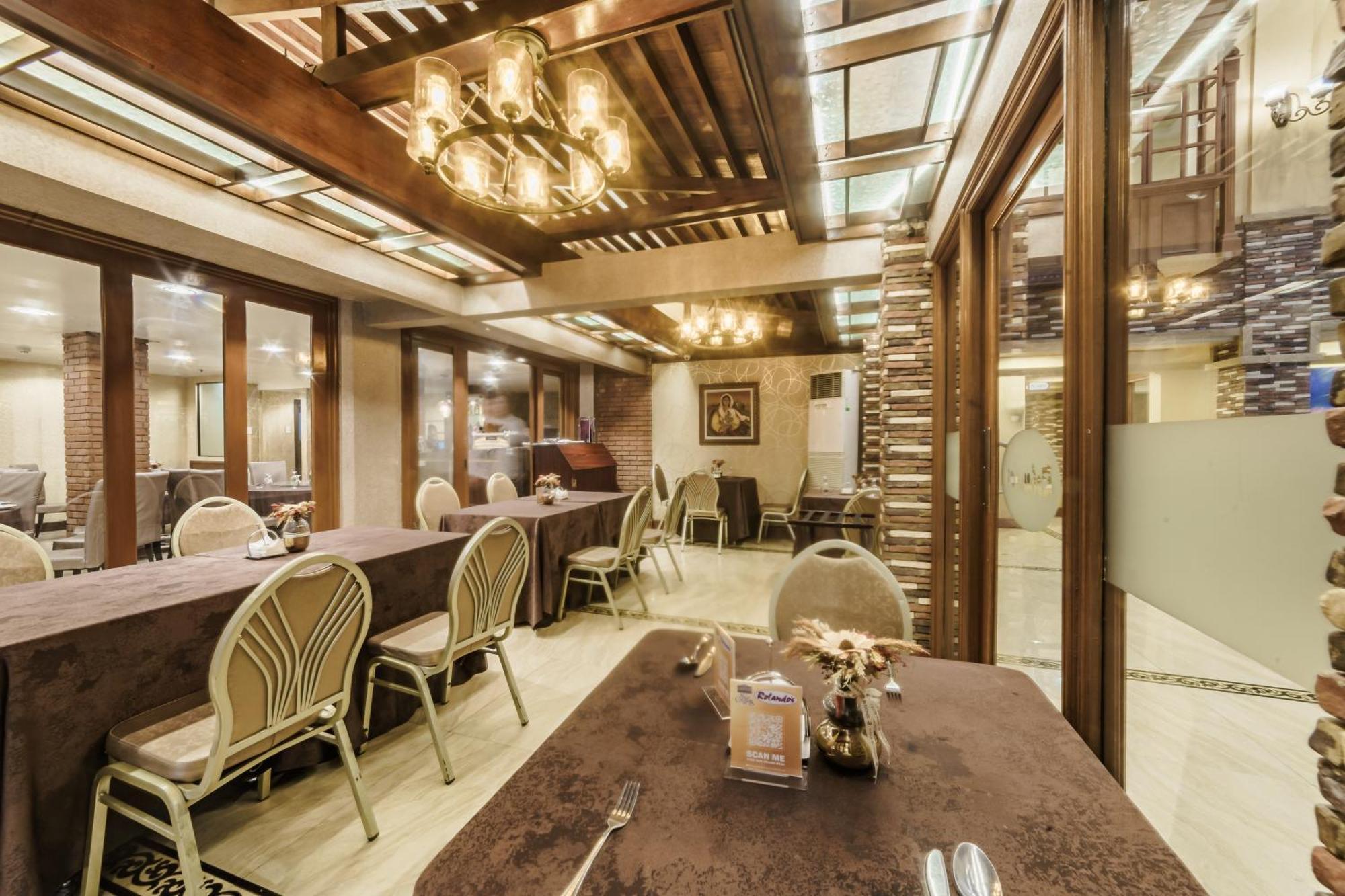 Villa Caceres Hotel Нага Экстерьер фото