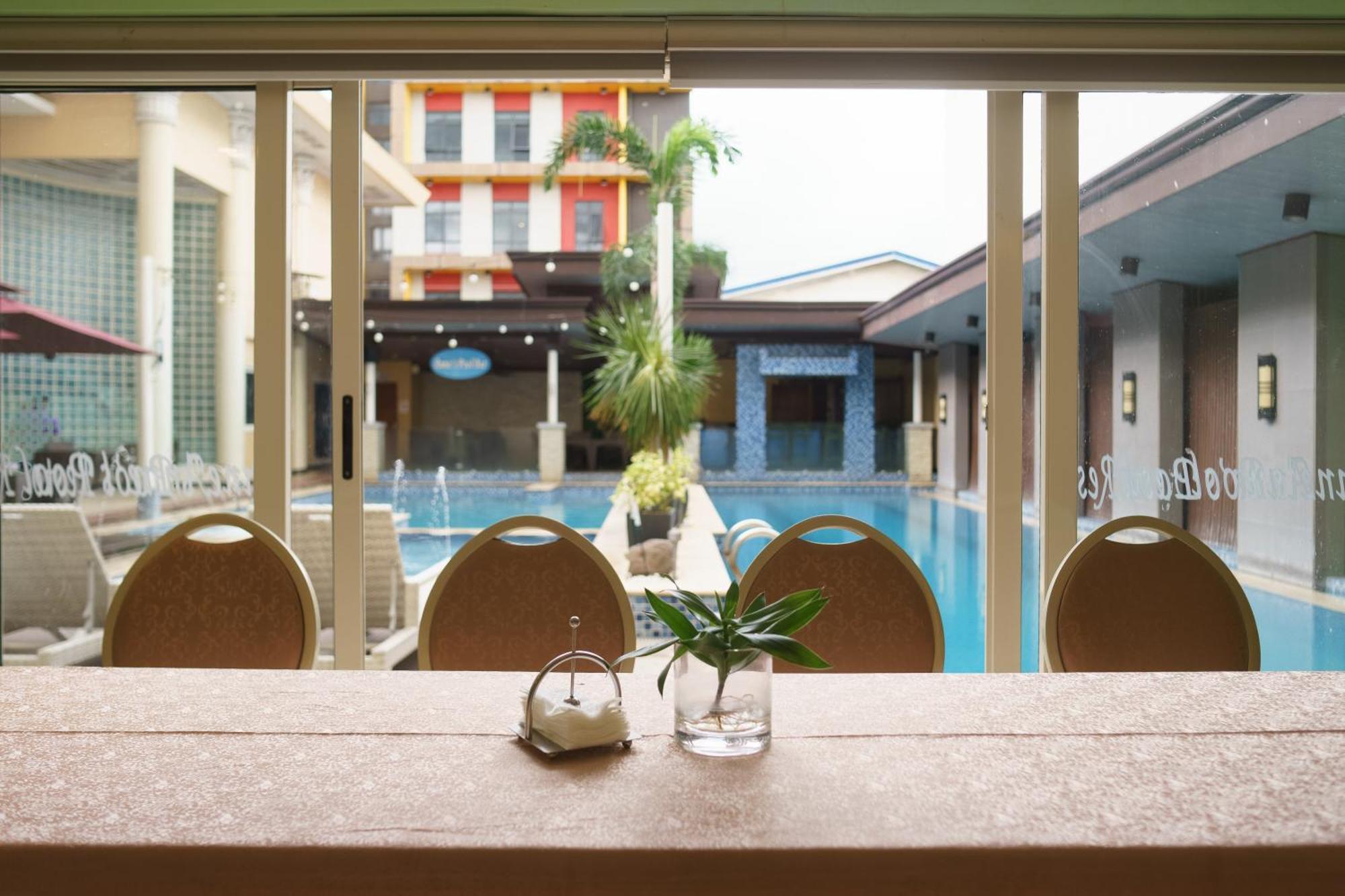 Villa Caceres Hotel Нага Экстерьер фото