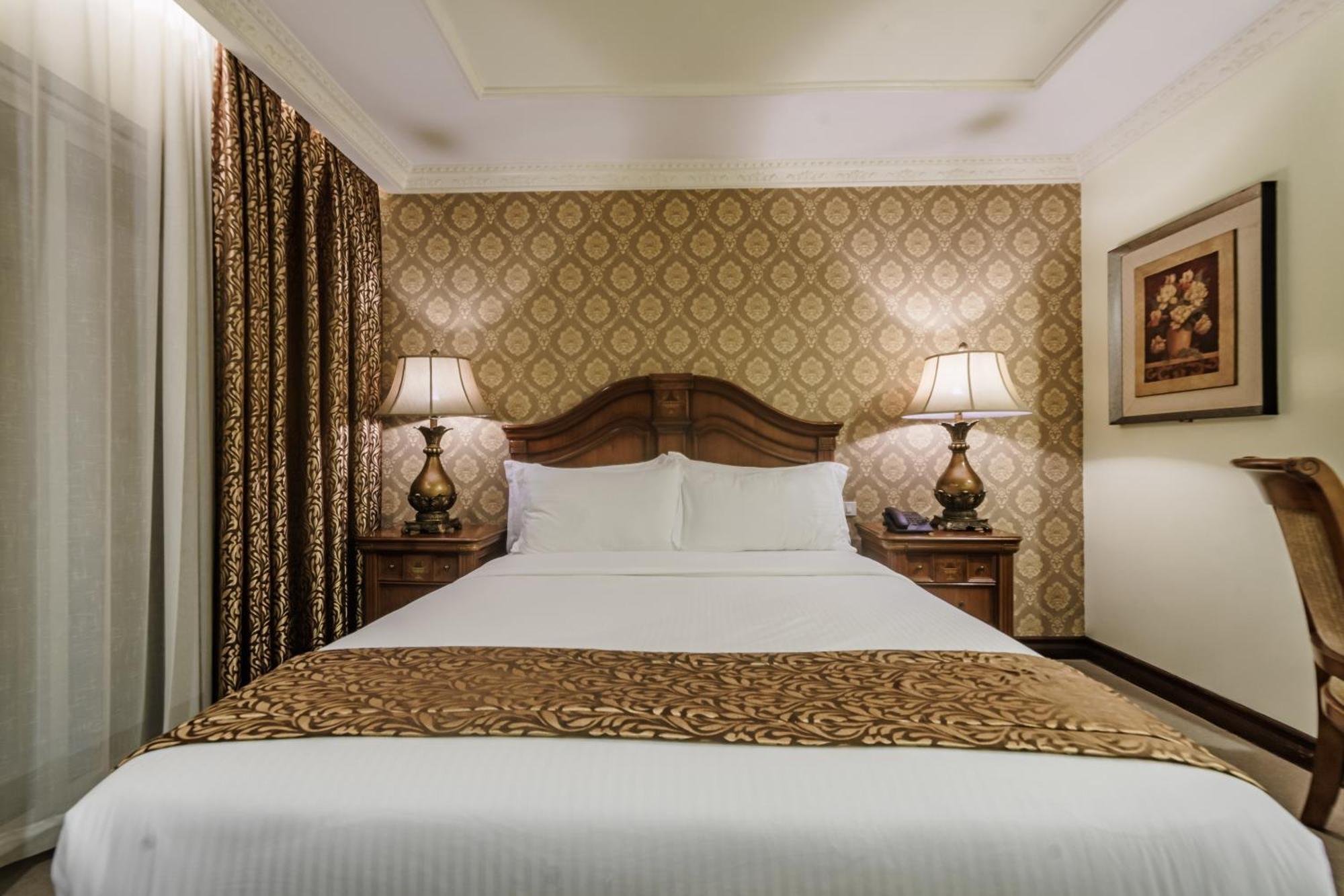 Villa Caceres Hotel Нага Экстерьер фото