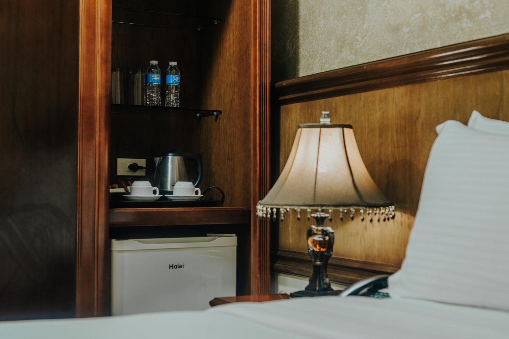 Villa Caceres Hotel Нага Экстерьер фото