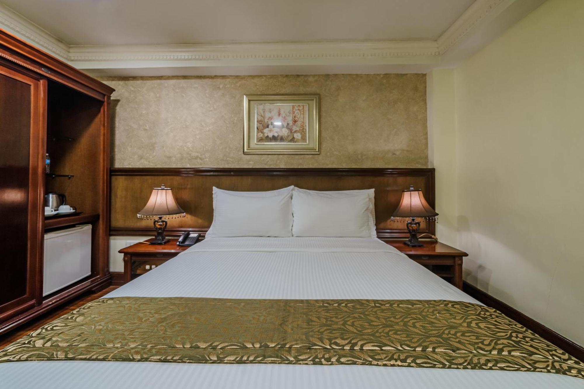 Villa Caceres Hotel Нага Экстерьер фото