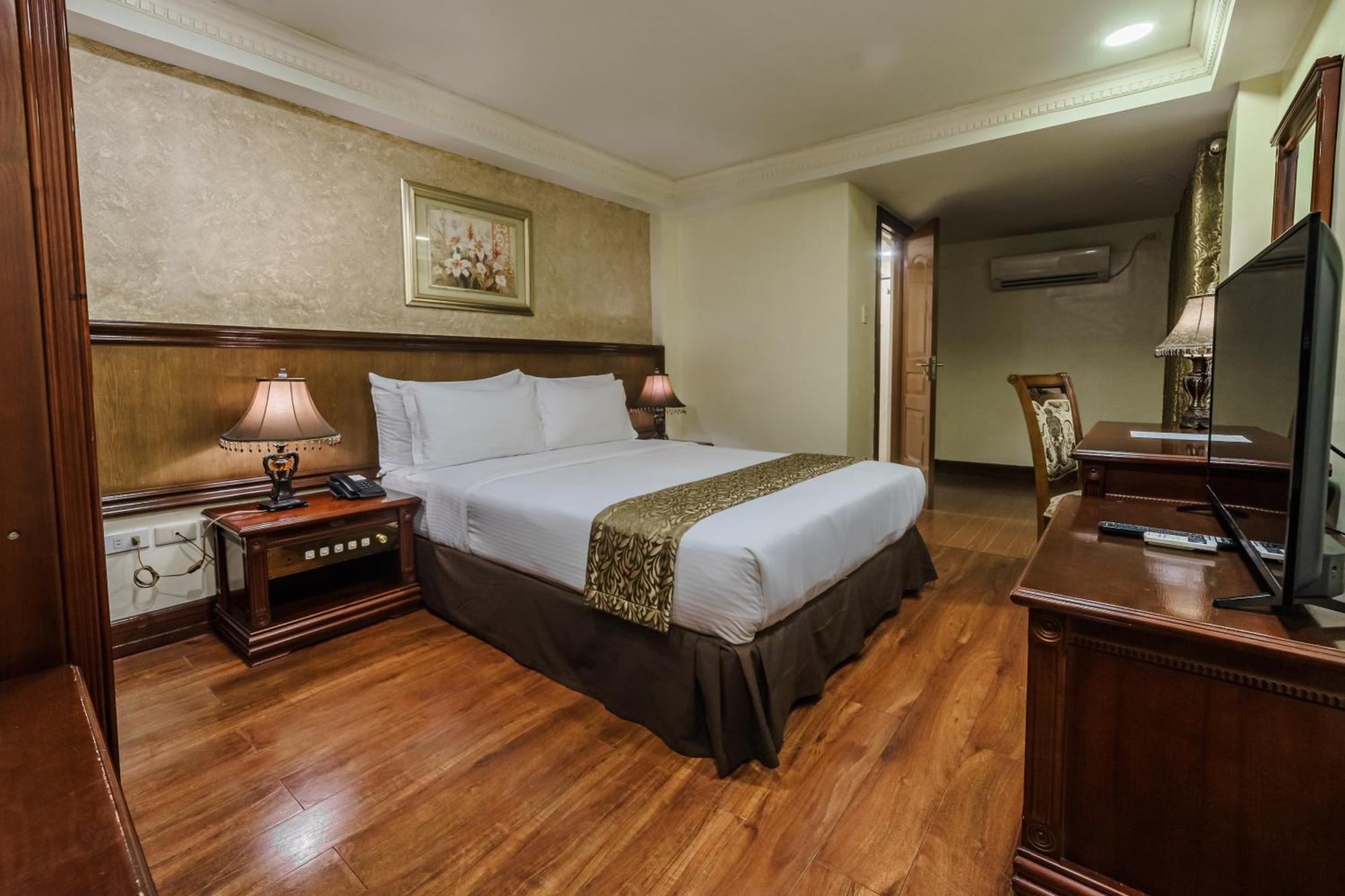 Villa Caceres Hotel Нага Экстерьер фото