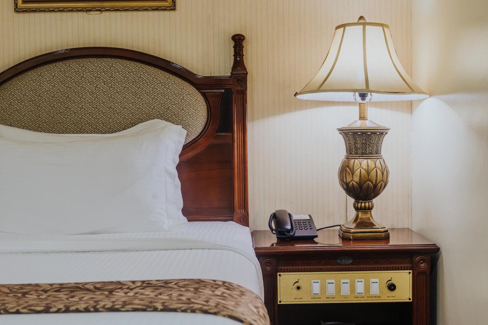 Villa Caceres Hotel Нага Экстерьер фото
