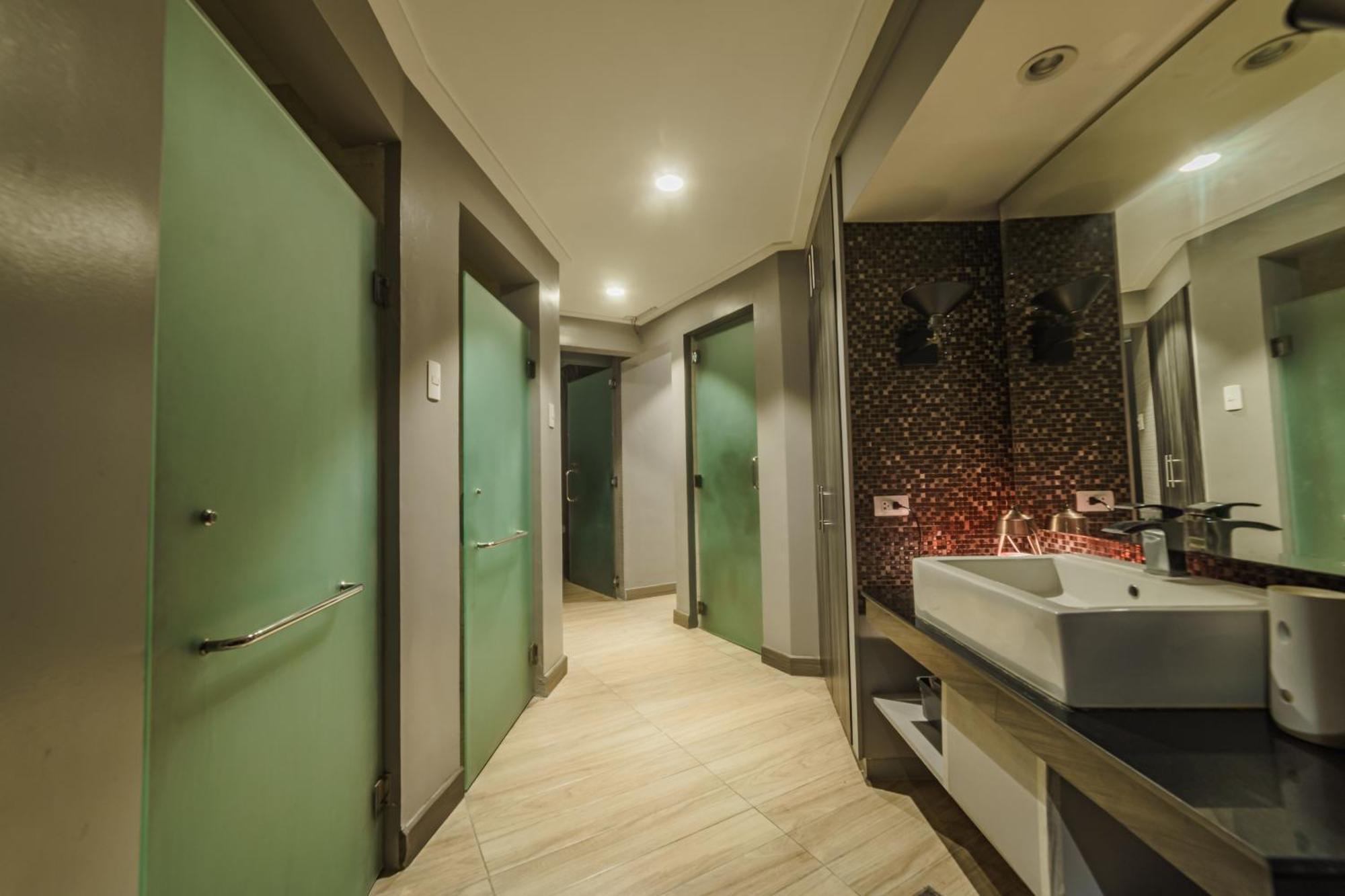 Villa Caceres Hotel Нага Экстерьер фото