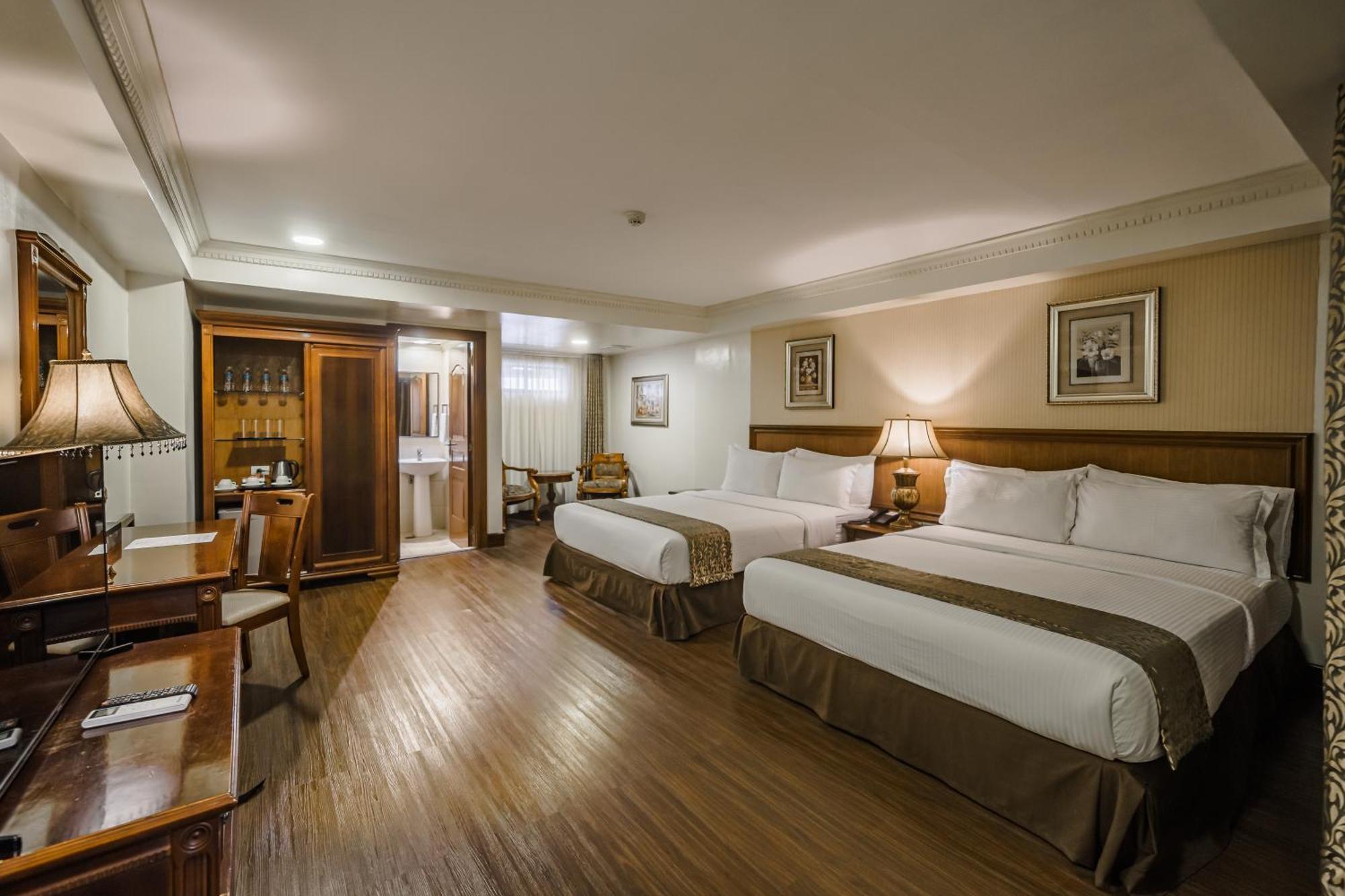 Villa Caceres Hotel Нага Экстерьер фото