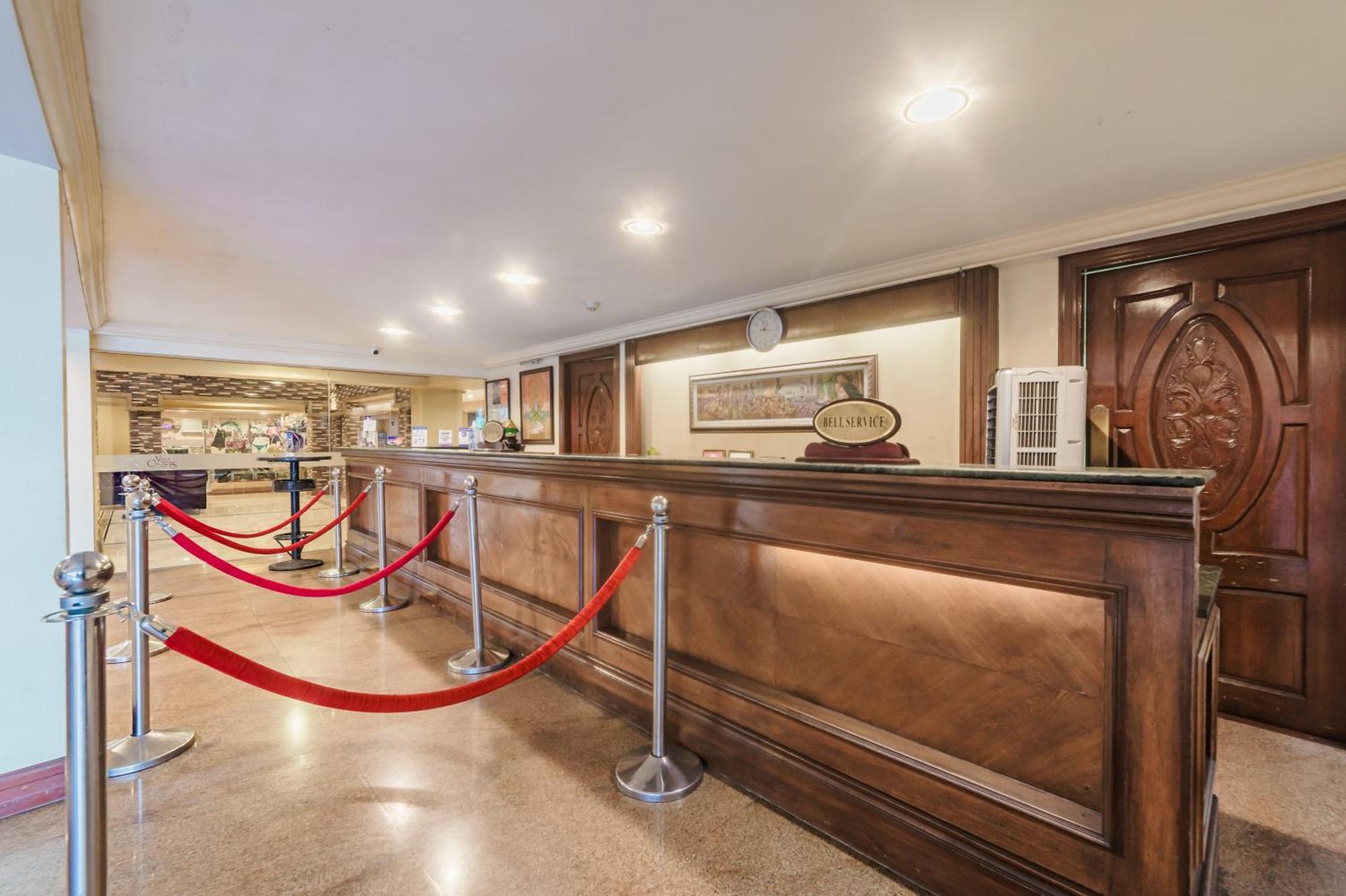 Villa Caceres Hotel Нага Экстерьер фото
